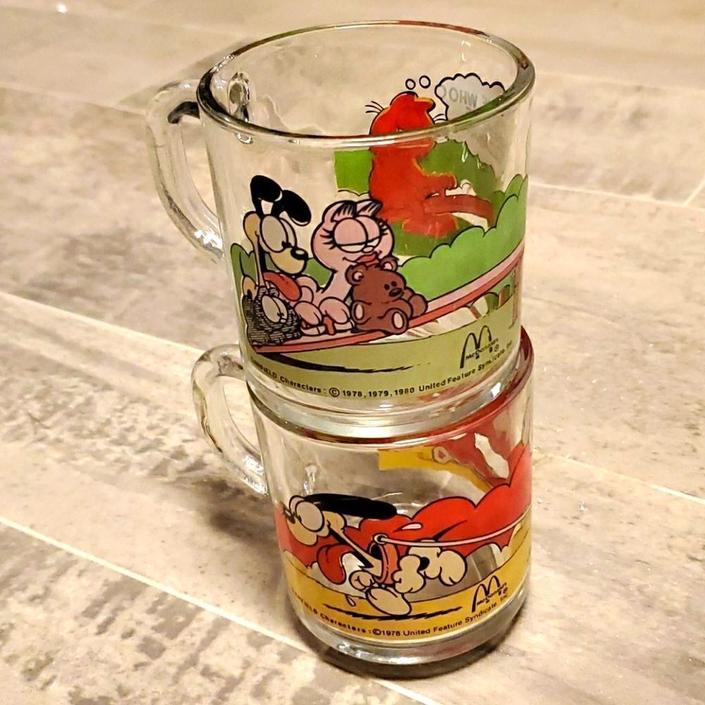 Set of 2 1978 Garfield Glass Mugs